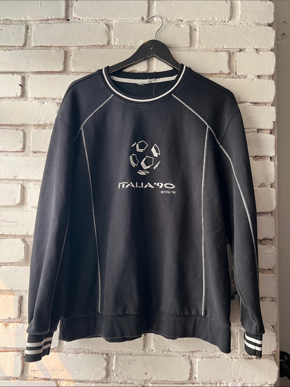 Vintage FIFA classic black sweatshirt with crew neck